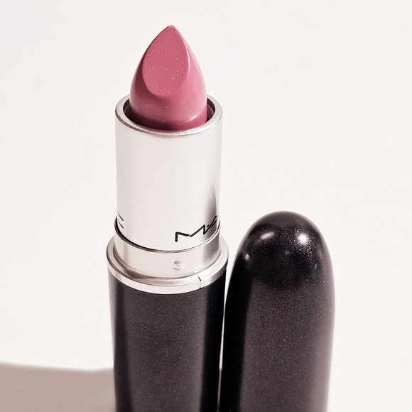 Mac Satin Lipstick #821 Snob New - Picture 2 of 2